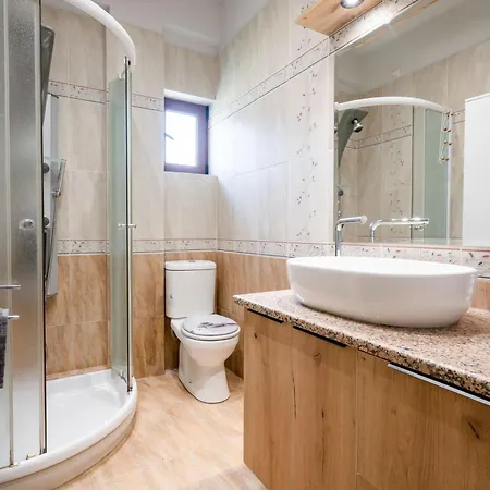 شقة Panorama Seaview Retreat With Balcony